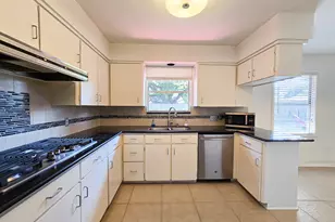 9507 Meadowbriar Ln, Houston, TX 77063 - Photo 11