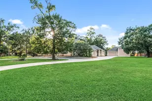 12195 N Lake Vista Dr, Willis, TX 77318 - Photo 9