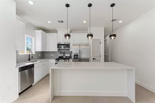 8318 Brandon St, Houston, TX 77051 - Photo 9