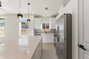 8318 Brandon St, Houston, TX 77051 - Photo 17