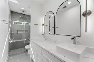 8318 Brandon St, Houston, TX 77051 - Photo 27