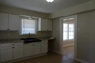 8149 Easton St, Houston, TX 77017 - Photo 9