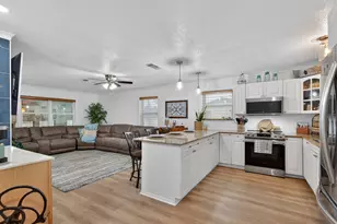 117 Horseshoe Lake Dr W, Huntsville, TX 77320 - Photo 5