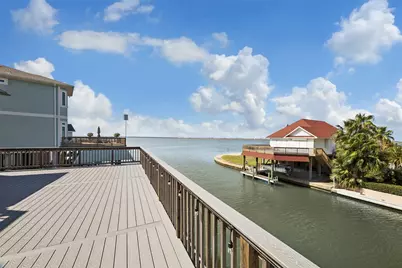 1534 Windsong Way, Tiki Island, TX 77554 - Photo 33