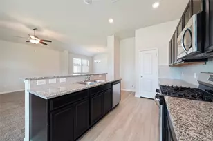 6502 Blimp Base Blvd, Hitchcock, TX 77563 - Photo 15