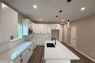 7821 Angus St, Houston, TX 77028 - Photo 9