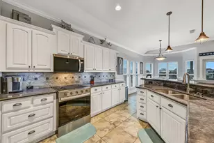 13602 Windlass Cir, Galveston, TX 77554 - Photo 9