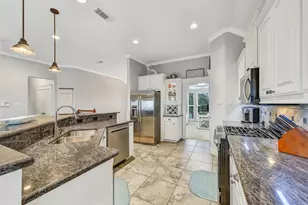 13602 Windlass Cir, Galveston, TX 77554 - Photo 11