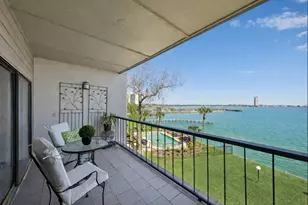 351 Lakeside Ln, Nassau Bay, TX 77058 - Photo 1