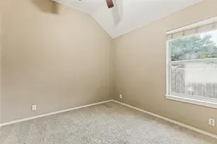 6025 Western Creek Ln, Haltom City, TX 76137 - Photo 15
