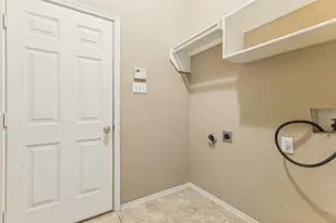 6025 Western Creek Ln, Haltom City, TX 76137 - Photo 13