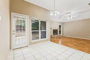 6025 Western Creek Ln, Haltom City, TX 76137 - Photo 11
