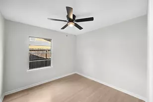 5926 Belneath St, Houston, TX 77033 - Photo 25