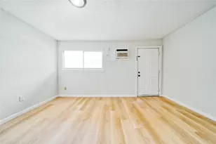 1424 Marshall St, Houston, TX 77006 - Photo 9