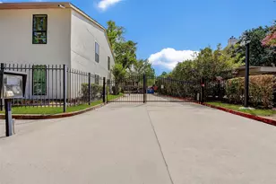 2425 Augusta Dr, Houston, TX 77057 - Photo 33