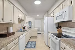 2333 Broadlawn Dr, Houston, TX 77058 - Photo 9