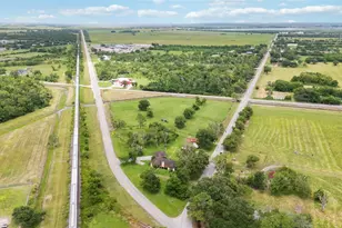 1513 County Rd 210, Angleton, TX 77515 - Photo 3