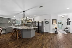 606 Kyle St, Sugar Land, TX 77478 - Photo 3