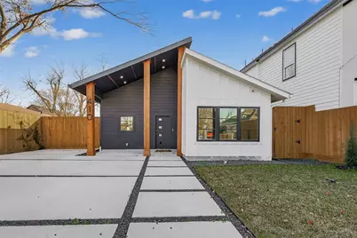 410 E 33 Rd St, Houston, TX 77018 - Photo 1
