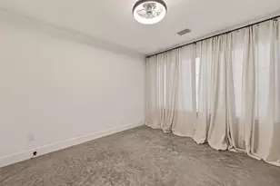 410 E 33rd St, Houston, TX 77018 - Photo 15