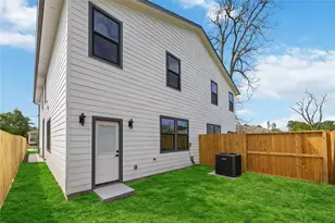 6610 Ezzard Charles Ln, Houston, TX 77091 - Photo 39