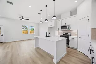 6610 Ezzard Charles Ln, Houston, TX 77091 - Photo 11