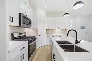 6610 Ezzard Charles Ln, Houston, TX 77091 - Photo 11
