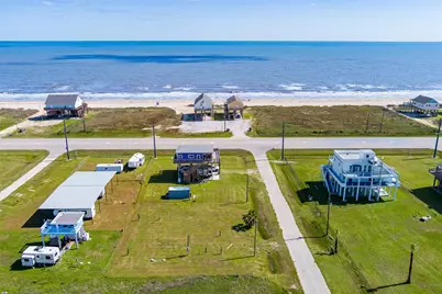 1010 Rollover 2, Gilchrist, TX 77617 - Photo 3