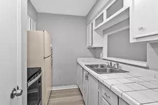 201 W Rosamond St, Houston, TX 77076 - Photo 3