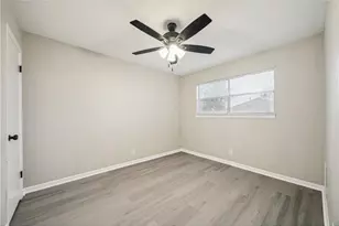 910 7th Ave N, Texas City, TX 77590 - Photo 9