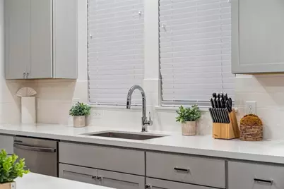 308 Jensen Drive, Houston, TX 77020 - Photo 17