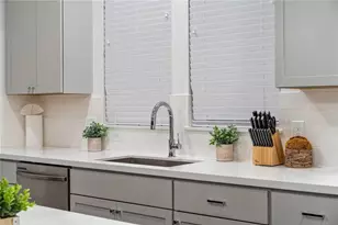 308 Jensen Dr, Houston, TX 77020 - Photo 17