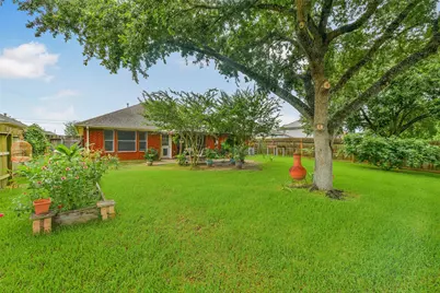 203 Green Isle Avenue, Dickinson, TX 77539 - Photo 37