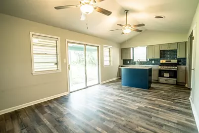 1105 W Saint Louis Avenue, Seadrift, TX 77983 - Photo 9