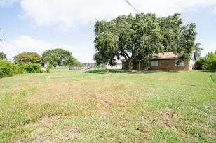 1105 W St Louis Ave, Seadrift, TX 77983 - Photo 19