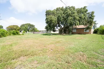 1105 W Saint Louis Avenue, Seadrift, TX 77983 - Photo 19