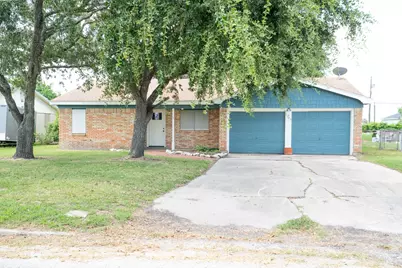1105 W Saint Louis Avenue, Seadrift, TX 77983 - Photo 1
