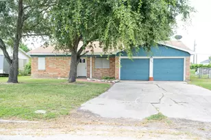 1105 W St Louis Ave, Seadrift, TX 77983 - Photo 1