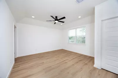 2001 Longmire Villas Court, Conroe, TX 77304 - Photo 17