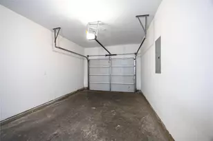 2001 Longmire Villas Ct, Conroe, TX 77304 - Photo 29