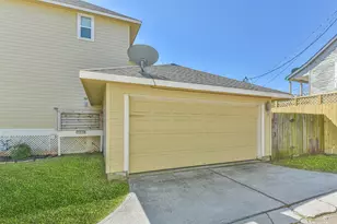 1815 28th St, Galveston, TX 77550 - Photo 3