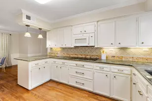 13711 Crickett Hollow Dr, Houston, TX 77069 - Photo 9