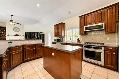 11 Ryanwyck Place, The Woodlands, TX 77384 - Photo 7