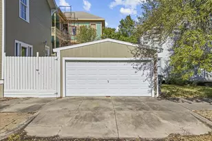 1724 33rd St, Galveston, TX 77550 - Photo 27