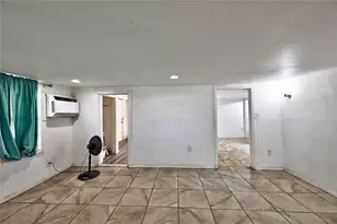 314 King St, Houston, TX 77022 - Photo 9