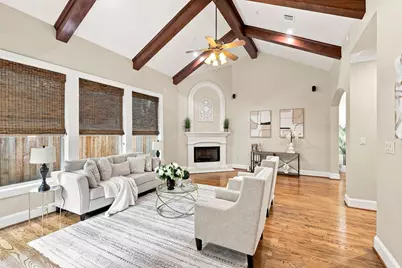 19 N Creekside Court, Houston, TX 77055 - Photo 9