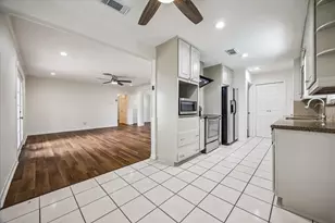 9319 Meadowcroft Dr, Houston, TX 77063 - Photo 9