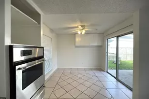 15714 Echo Hill Dr, Houston, TX 77059 - Photo 19