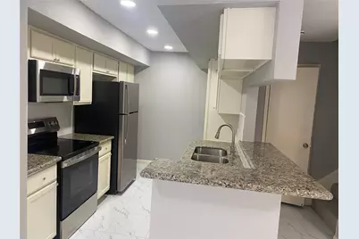 6633 W Airport Boulevard #1304, Houston, TX 77035 - Photo 5