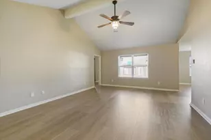 412 Hawks View Dr, La Marque, TX 77568 - Photo 9